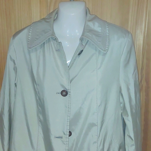 Beltless Trench Coat - Picture 2 of 9